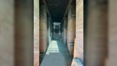مقبرة تتماشى مع شروق الشمس في فصل الشتاء تم التنقيب عنها في مصر