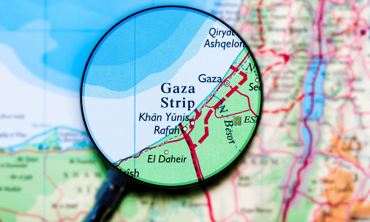 الفلسطينيون المحاصرون في قطاع غزة يتحولون إلى البيتكوين وسط الفوضى المالية (تقرير)