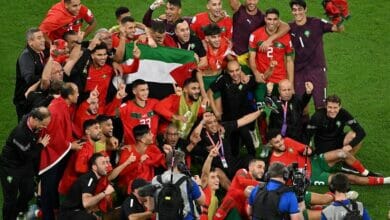 كأس العالم: لاعبون مغاربة يقفون مع العلم الفلسطيني