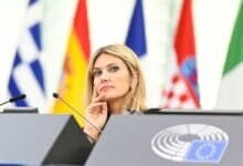 قضية الفساد في البرلمان الأوروبي. ولا يزال ثلاثة من المعتقلين الأربعة رهن الاحتجاز