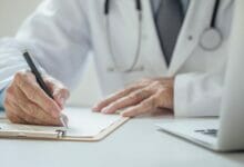 التأمين الطبي الإلزامي في دولة الإمارات العربية المتحدة للجميع