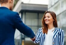 7 أسباب لتكون لطيفًا مع الأشخاص من حولك