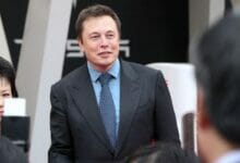 وعد ماسك بعدم بيع أسهم Tesla لمدة عامين على الأقل