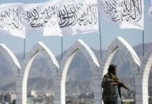 تحظر طالبان موظفات المنظمات غير الحكومية ، مما يعرض جهود الإغاثة للخطر