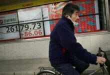تباينت الأسواق العالمية بعد أن أنهى مؤشر ستاندرد آند بورز 500 أسوأ عام منذ 2008