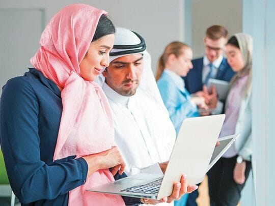 اسأل القانون: هل يتعين على جميع شركات القطاع الخاص في الإمارات العربية المتحدة توظيف الإماراتيين؟