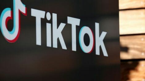 يدعو الاتحاد الأوروبي رئيس TikTok إلى الالتزام بالقواعد الجديدة