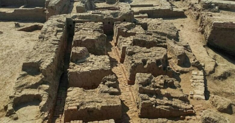 علماء الآثار المصريون يكتشفون مدينة رومانية “كاملة”