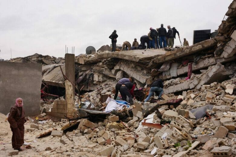 القوى العالمية تندفع لتقديم المساعدة لتركيا وسوريا لمواجهة الزلزال