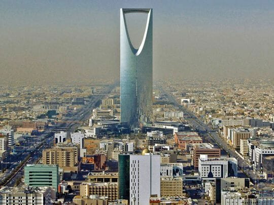 كيف يمكن للوافدين المقيمين في الإمارات العربية المتحدة التقدم للحصول على التأشيرة الإلكترونية السعودية عبر الإنترنت