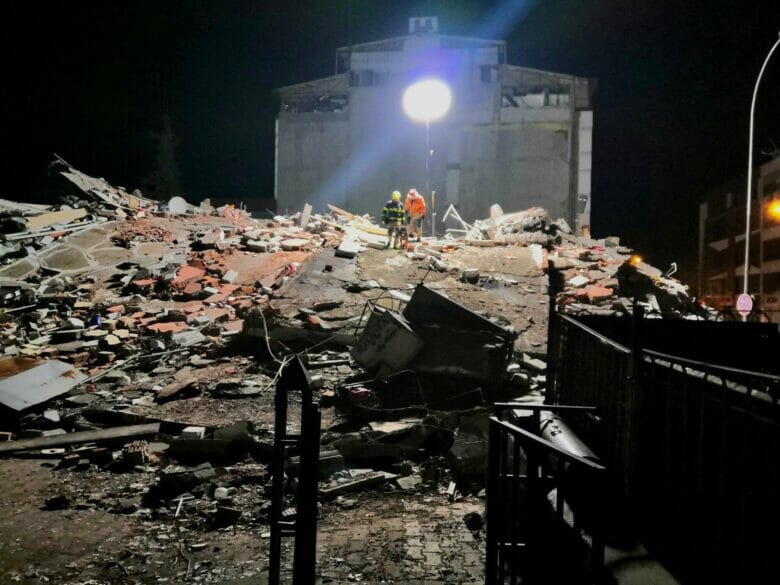 زلزال: تستمر أعمال الإنقاذ اليوم في تركيا وسوريا. فريق USAR التشيكي هو أيضا في العمل