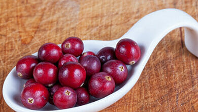 عصير هذه الفاكهة يخفض نسبة الكوليسترول ويقوي القلب ويحارب التهاب المثانة