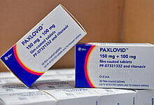 يوصي مستشارو إدارة الغذاء والدواء الأمريكية (FDA) بالموافقة الكاملة على علاج Pfizer Covid Paxlovid للبالغين الذين تبلغ أعمارهم 50 عامًا أو أكثر وغيرهم من الأشخاص المعرضين لمخاطر عالية