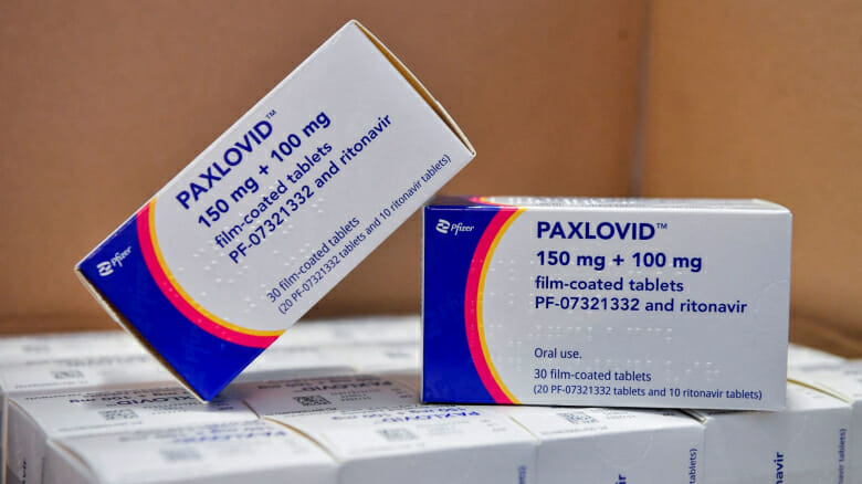 يوصي مستشارو إدارة الغذاء والدواء الأمريكية (FDA) بالموافقة الكاملة على علاج Pfizer Covid Paxlovid للبالغين الذين تبلغ أعمارهم 50 عامًا أو أكثر وغيرهم من الأشخاص المعرضين لمخاطر عالية