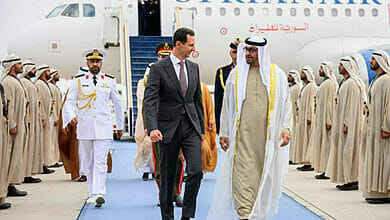 انظر: رئيس الإمارات يستقبل رئيس سوريا