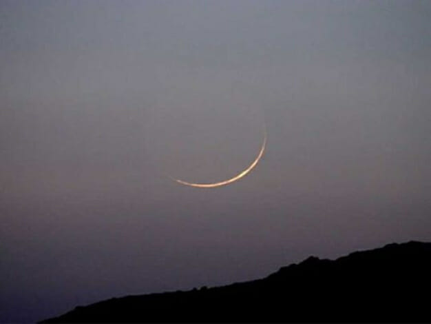 انظر: ظهور أول هلال رمضان في الإمارات