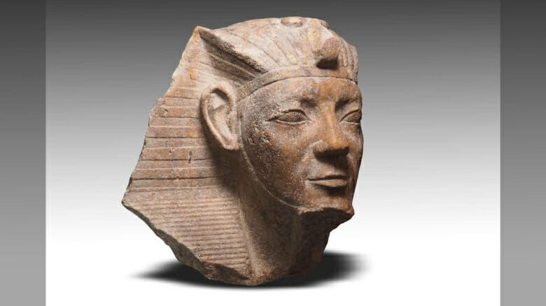 تم اكتشاف تماثيل الفرعون المصري القديم في معبد الشمس