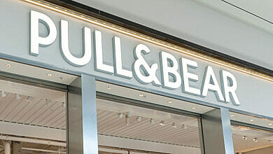 فستان Pull & Bear ميدي بأكمام ثلاثة أرباع لأزياء غير رسمية