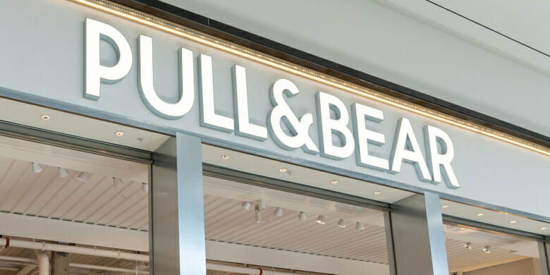 فستان Pull & Bear ميدي بأكمام ثلاثة أرباع لأزياء غير رسمية