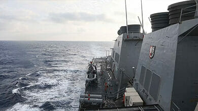 الصين تهدد العواقب على تحركات السفن الحربية الأمريكية