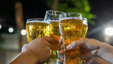 كشف العلماء عن سبب كون البيرة أكثر فائدة للنساء