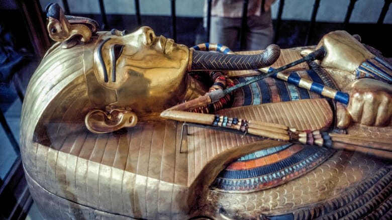 من حكم مصر القديمة بعد وفاة الملك توت؟
