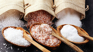 ماذا يحدث للجسم إذا تناولت الكثير من الملح: إليك المقدار الذي يمكنك تناوله يوميًا