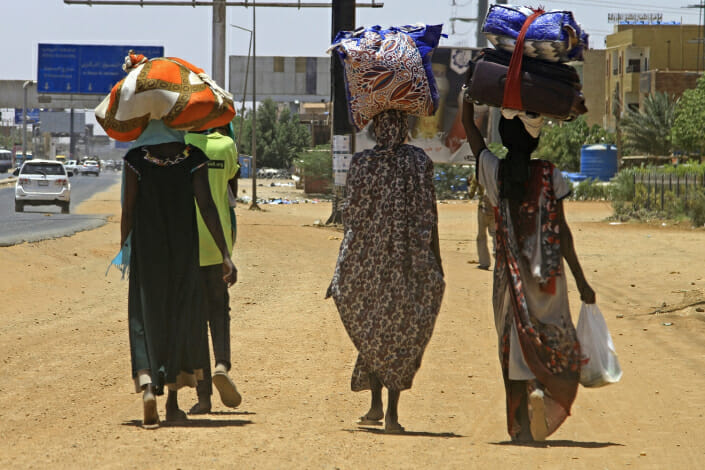 الانقلابات والأهرامات والعلكة: خمسة أشياء عن السودان