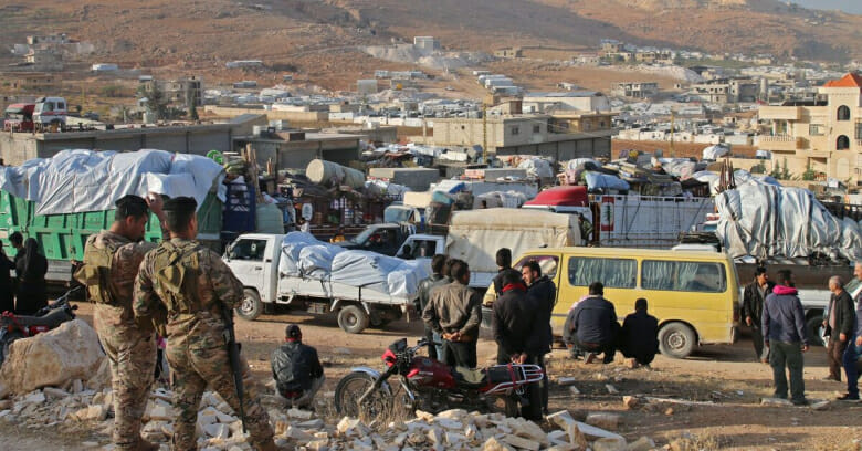 لبنان يرحل عشرات اللاجئين السوريين وسط تصاعد في الخطاب العنصري