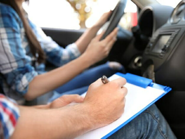اختبار القيادة في دبي “الفرصة الذهبية”: كيف يمكنك التقدم للحصول على رخصة قيادة دون الحاجة إلى أخذ دروس في القيادة