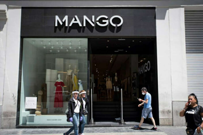 تضيف Mango إلى مجموعتها الجديدة فستانًا من الساتان الليموني مثالي للضيوف