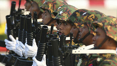 خبير في الأمم المتحدة يقول إن ميانمار استوردت أسلحة بقيمة مليار دولار منذ انقلاب 2021