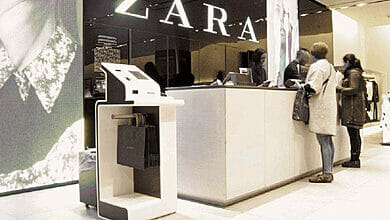 تحقق هذه الصنادل المرصعة من Zara نجاحًا في المبيعات هذا الربيع
