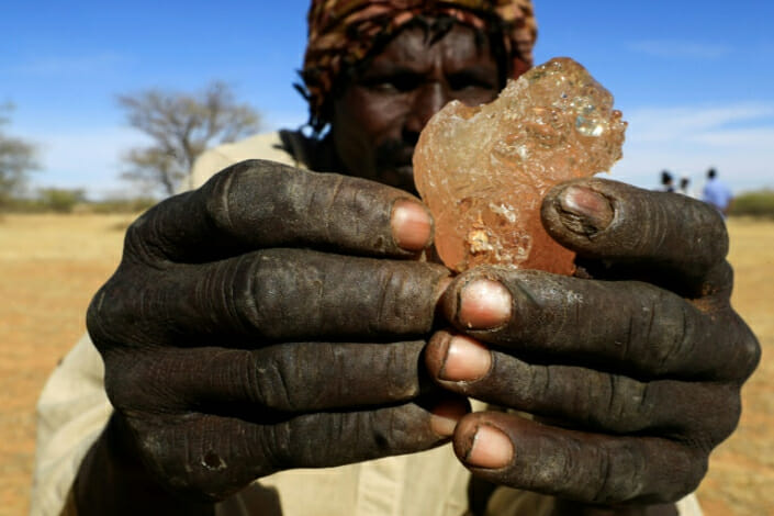 حرب السودان تضرب تجارة مهمة في الصمغ العربي