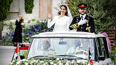 أعطى ولي العهد الأمير الحسين إيماءة لطيفة للملكة الراحلة والأمير فيليب في حفل زفاف الأردن