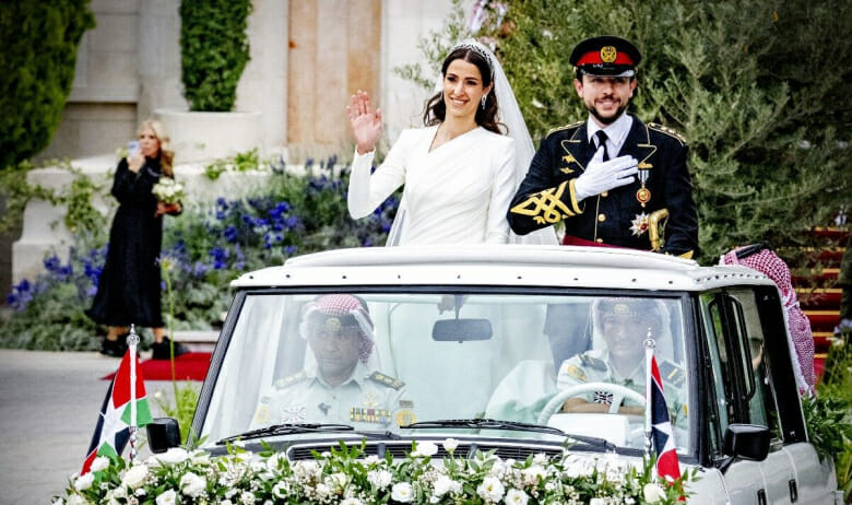 أعطى ولي العهد الأمير الحسين إيماءة لطيفة للملكة الراحلة والأمير فيليب في حفل زفاف الأردن
