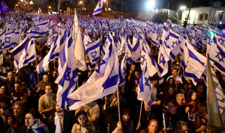 هل تخطط للمجيء إلى تل أبيب ليلة الجمعة؟ هذه هي الطرق التي ستغلق أمام المظاهرات