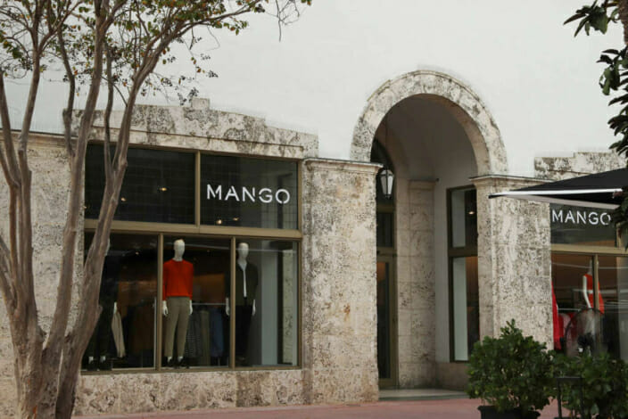 مانجو تطلق واحدة من أكثر فساتينها الربيعية مخفضة بنسبة تزيد عن 30٪