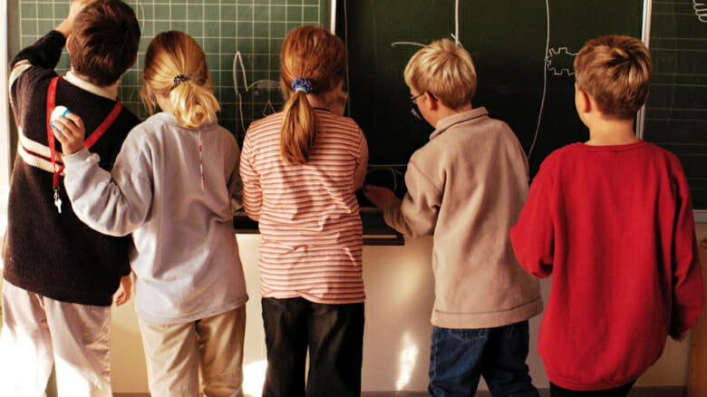 سويسرا: المزيد والمزيد من الأطفال الذين يرتدون حفاضات في المدرسة