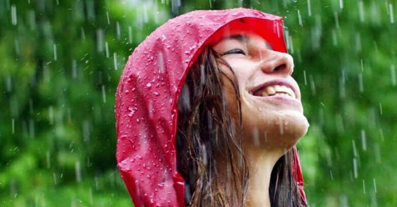 يشرح الباحثون سبب قدرة بعض الناس على التنبؤ بقدوم المطر عن طريق الرائحة
