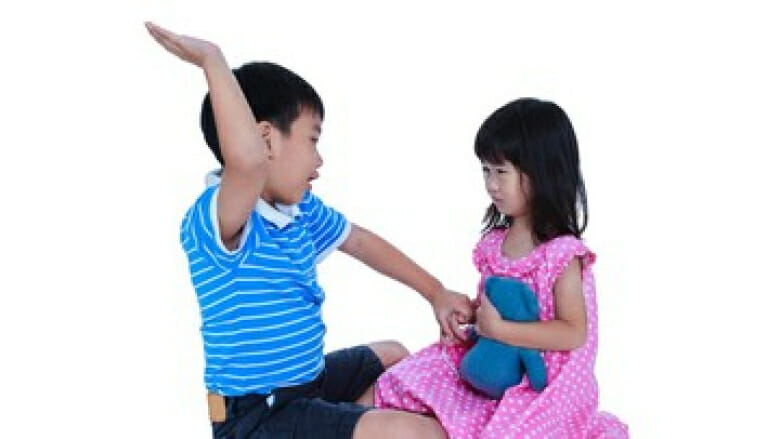 كيفية التخلص من عادة الصراخ وضرب الأطفال دون انفعال