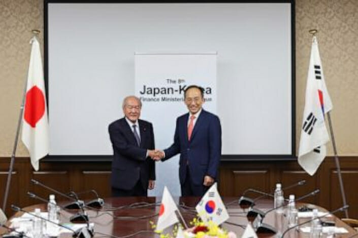 اتفق وزيرا اليابان وكوريا الجنوبية على استئناف اتفاقية تبادل العملات مع دفء العلاقات