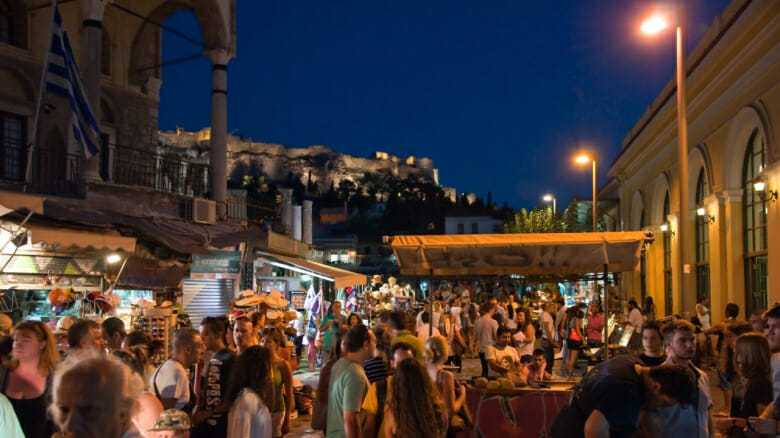 التغيير في الاتجاه: يبحث السائحون عن تواريخ بديلة للسفر إلى اليونان