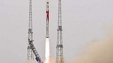 الصين تطلق بنجاح أول صاروخ في العالم يستخدم غاز الميثان والأكسجين كوقود