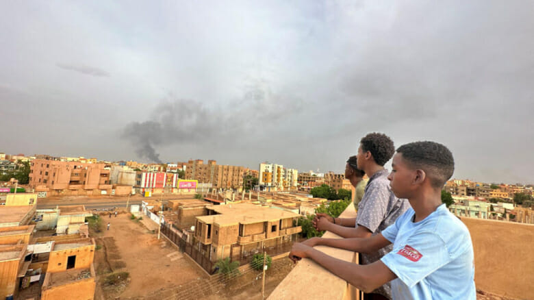القتال في السودان يتسبب في انقطاع الاتصالات بالخرطوم وتفشي الأمراض