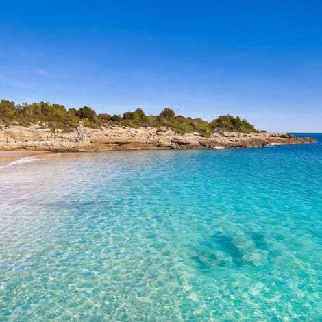 هذا الشاطئ الإسباني بمياهه الفيروزية هو أحد أجمل الشواطئ في العالم (قم بزيارته بشكل عاجل!)