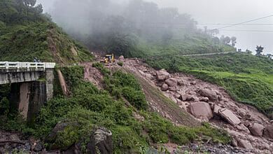 قتل 48 شخصًا على الأقل في مناطق الهيمالايا بالهند بسبب الفيضانات والانهيارات الأرضية نتيجة الرياح الموسمية