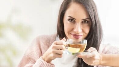 أيهما أكثر صحة: الشاي الأخضر أم الشاي الأسود! واحد منهم يزيد من متوسط ​​العمر المتوقع وله فوائد كبيرة للجسم