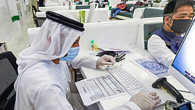 كيف يمكنني التقدم بطلب للحصول على التأشيرة الذهبية في الإمارات؟