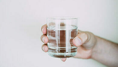 ما هي كمية الماء التي تحتاج حقا للشرب؟